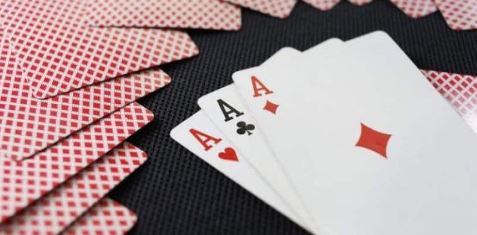 Lợi ích khi chơi bài Liêng ăn tiền tại vivu88