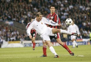 Cú vô lê huyền thoại của Zinedine Zidane năm 2002 mãi là biểu tượng cho sự hào nhoáng của đội bóng hoàng gia